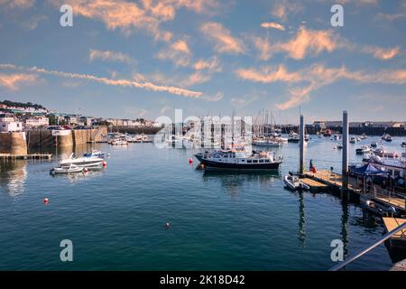 Port Saint-Pierre, Guernesey -6 août 2018 : le port Saint-Pierre est la capitale de Guernesey ainsi que le port principal. Banque D'Images