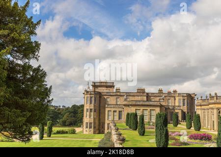 Maison de maître de Lyme Hall entourée de jardins formels et d'un parc de cerfs dans le parc national de Peak District, Royaume-Uni. Banque D'Images