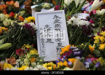 Londres, Royaume-Uni. 16 septembre 2022. Des hommages floraux se trouvent à Green Park, près de Buckingham Palace, à Londres, pour respecter la reine Elizabeth II après la mort du monarque britannique. Date de la photo: Vendredi 16 septembre 2022, Londres. Crédit : Isabel Infantes/Alay Live News Banque D'Images