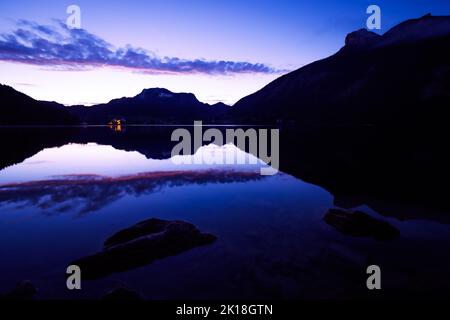 Vue à couper le souffle sur la montagne Altausseer See (lac Aussee) dans la région de l'Ausseer Land, Styrie, Autriche Banque D'Images