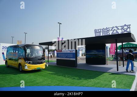 Pékin, Chine. 16th septembre 2022. Photo prise le 16 septembre 2022 montre la zone d'exposition extérieure de la Conférence mondiale 2022 sur les véhicules connectés intelligents dans le district de Shunyi, à Beijing, capitale de la Chine. La conférence mondiale sur les véhicules connectés intelligents de 2022 a débuté vendredi au China International Exhibition Centre. Crédit: REN Chao/Xinhua/Alay Live News Banque D'Images
