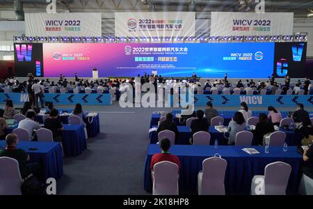 Pékin, Chine. 16th septembre 2022. Photo prise le 16 septembre 2022 montre la cérémonie d'ouverture de la Conférence mondiale 2022 sur les véhicules intelligents connectés dans le district de Shunyi, à Beijing, capitale de la Chine. La conférence mondiale sur les véhicules connectés intelligents de 2022 a débuté vendredi au China International Exhibition Centre. Crédit: REN Chao/Xinhua/Alay Live News Banque D'Images