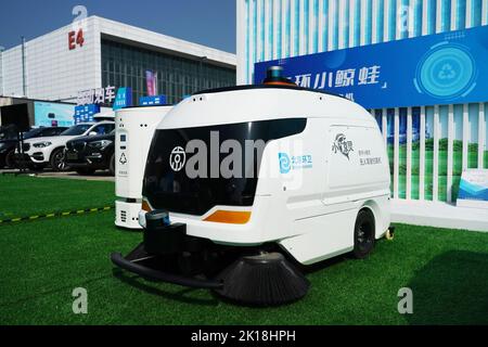 Pékin, Chine. 16th septembre 2022. La photo prise le 16 septembre 2022 montre un balai sans pilote exposé dans la zone d'exposition extérieure de la Conférence mondiale 2022 sur les véhicules connectés intelligents, dans le district de Shunyi, à Beijing, capitale de la Chine. La conférence mondiale sur les véhicules connectés intelligents de 2022 a débuté vendredi au China International Exhibition Centre. Crédit: REN Chao/Xinhua/Alay Live News Banque D'Images