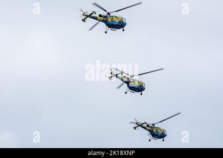 Hélicoptère militaire IAR-316 des forces aériennes roumaines sur l'aéroport Aurel Vlaicu de Bucarest lors d'un spectacle aérien Banque D'Images