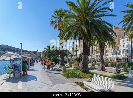 Promenade en bord de mer dans la vieille ville de Split, Croatie Banque D'Images