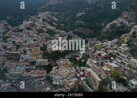 Village de Positano, sur la côte amalfitaine du sud de l'Italie. Banque D'Images