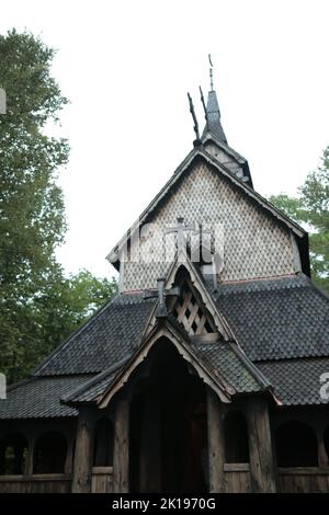 Scandinavian Stav Church le jour couvert Banque D'Images