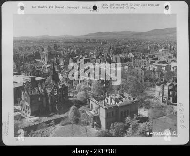 Bâtiments endommagés par une bombe à Kassel, en Allemagne. 29 avril 1945. Banque D'Images