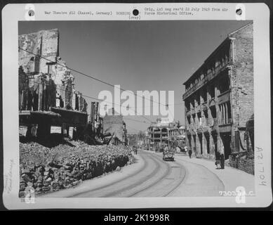 Bâtiments endommagés par une bombe à Kassel, en Allemagne. 29 avril 1945. Banque D'Images