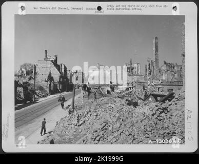 Bâtiments endommagés par une bombe à Kassel, en Allemagne. 29 avril 1945. Banque D'Images