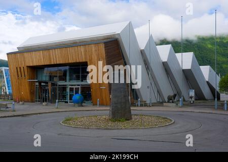 Musée et aquarium Polaria en architecture moderne ressemblant à des banquise, Tromso, Norvège Banque D'Images