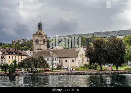 L'église notre-Dame-de-l'Assomption date du 13th siècle. Vue depuis un bateau sur le lac. Cette élégante église a été restaurée plusieurs fois. Banque D'Images