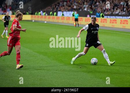 Francfort-sur-le-main, Allemagne. 16th septembre 2022. Francfort-sur-le-main, Allemagne, 16 septembre 2022 Verena Hanshaw (18 Francfort) en action pendant le jeu FLYERALARM Frauen-Bundesliga entre Eintracht Francfort et le FC Bayern Munich au Deutsche Bank Park de Francfort-sur-le-main, Allemagne Dan O' Connor (Dan O' Connor/SPP) Credit: SPP Sport Press photo. /Alamy Live News Banque D'Images