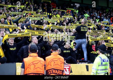 Les fans de Borussia Dortmund lors du match de l'UEFA Champions League Group G entre Manchester City et Borussia Dortmund au Etihad Stadium, Manchester, le mercredi 14th septembre 2022. (Credit: Mark Fletcher | MI News) Credit: MI News & Sport /Alay Live News Banque D'Images