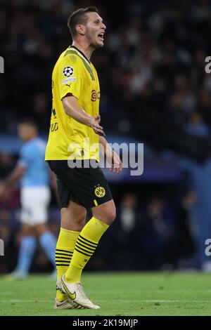 Niklas Sule de Borussia Dormund lors du match de l'UEFA Champions League Group G entre Manchester City et Borussia Dortmund au Etihad Stadium, Manchester, le mercredi 14th septembre 2022. (Credit: Mark Fletcher | MI News) Credit: MI News & Sport /Alay Live News Banque D'Images