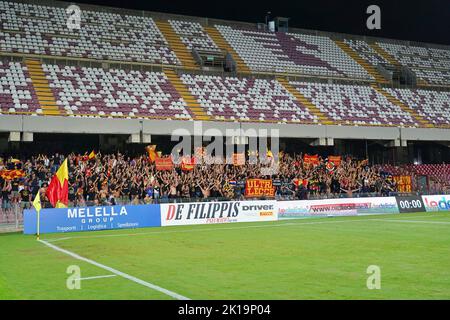 Salerno, Italie. 16th septembre 2022. US Lecce Supporters pendant US Salerntana vs US Lecce, italian football série A match à Salerne, Italie, 16 septembre 2022 Credit: Independent photo Agency/Alamy Live News Banque D'Images