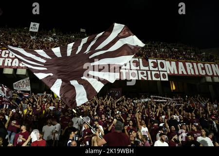 Salerno, Italie. 16th septembre 2022. Les partisans de Salerntana lors de la série Un match de football entre la Salerntana américaine et la Lecce américaine au stade Arechi de Salerne (Italie), 16 septembre 2022. Photo Cesare Purini/Insidefoto crédit: Insidefoto di andrea staccioli/Alamy Live News Banque D'Images