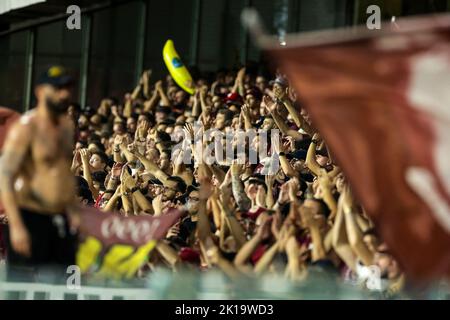 Salerno, Italie. 16th septembre 2022. Les partisans de Salerntana lors de la série Un match de football entre la Salerntana américaine et la Lecce américaine au stade Arechi de Salerne (Italie), 16 septembre 2022. Photo Cesare Purini/Insidefoto crédit: Insidefoto di andrea staccioli/Alamy Live News Banque D'Images