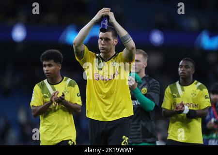 Niklas Sule de Borussia Dormund lors du match de l'UEFA Champions League Group G entre Manchester City et Borussia Dortmund au Etihad Stadium, Manchester, le mercredi 14th septembre 2022. (Credit: Mark Fletcher | MI News) Credit: MI News & Sport /Alay Live News Banque D'Images