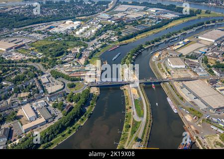 Vue aérienne, port de Duisburg Ruhrort, Ruhrort, Duisburg, région de Ruhr, Rhénanie-du-Nord-Westphalie, Allemagne, DE, Europe, Port, Zone du port, vue d'ensemble du port, antenne Banque D'Images