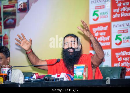 Fondateur et Directeur général de Patanjali Ayurved, Baba Ramdev parle lors d'une conférence de presse au Club de la Constitution. Ramdev partage Patanjali 5 GRANDS plans pour les 5 prochaines années, Patanjali Ayurved, est une société de portefeuille multinationale indienne, basée à Haridwar, en Inde. Elle a été fondée par Baba Ramdev et Acharya Balkrishna en 2006. (Photo de Pradeep Gaur / SOPA Images / Sipa USA) Banque D'Images