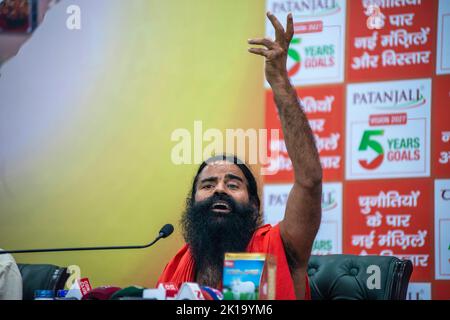 Fondateur et Directeur général de Patanjali Ayurved, Baba Ramdev parle lors d'une conférence de presse au Club de la Constitution. Ramdev partage Patanjali 5 GRANDS plans pour les 5 prochaines années, Patanjali Ayurved, est une société de portefeuille multinationale indienne, basée à Haridwar, en Inde. Elle a été fondée par Baba Ramdev et Acharya Balkrishna en 2006. (Photo de Pradeep Gaur / SOPA Images / Sipa USA) Banque D'Images