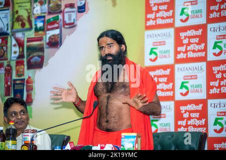 Fondateur et Directeur général de Patanjali Ayurved, Baba Ramdev vu lors d'une conférence de presse au Club de la Constitution. Ramdev partage Patanjali 5 GRANDS plans pour les 5 prochaines années, Patanjali Ayurved, est une société de portefeuille multinationale indienne, basée à Haridwar, en Inde. Elle a été fondée par Baba Ramdev et Acharya Balkrishna en 2006. (Photo de Pradeep Gaur / SOPA Images / Sipa USA) Banque D'Images