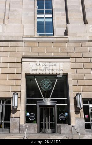 Washington, DC - 27 juin 2022 : entrée DU bâtiment US Customs and Border protection Banque D'Images