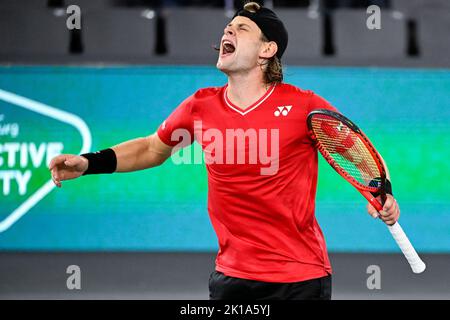 Hambourg, Allemagne. 16th septembre 2022. Le Zizou Bergs belge célèbre lors d'un match entre le Struff allemand et le Bergs belge, le premier match entre l'équipe belge et l'Allemagne, dans le groupe C de la phase de groupe de la coupe Davis 2022, vendredi 16 septembre 2022, à Hambourg, en Allemagne. La Belgique rivalisera du 13 au 18 septembre contre l'Australie, l'Allemagne et la France dans le Groupe C. BELGA PHOTO LAURIE DIEFFEMBACQ crédit: Belga News Agency/Alay Live News Banque D'Images