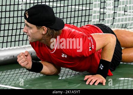 Hambourg, Allemagne. 16th septembre 2022. Le Zizou Bergs belge célèbre lors d'un match entre le Struff allemand et le Bergs belge, le premier match entre l'équipe belge et l'Allemagne, dans le groupe C de la phase de groupe de la coupe Davis 2022, vendredi 16 septembre 2022, à Hambourg, en Allemagne. La Belgique rivalisera du 13 au 18 septembre contre l'Australie, l'Allemagne et la France dans le Groupe C. BELGA PHOTO LAURIE DIEFFEMBACQ crédit: Belga News Agency/Alay Live News Banque D'Images