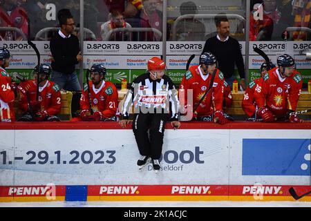 DÜSSELDORF, ALLEMAGNE - 16 SEPTEMBRE 2022 : match de hockey DEL Düsseldorfer EG - ERC Ingolstadt Banque D'Images
