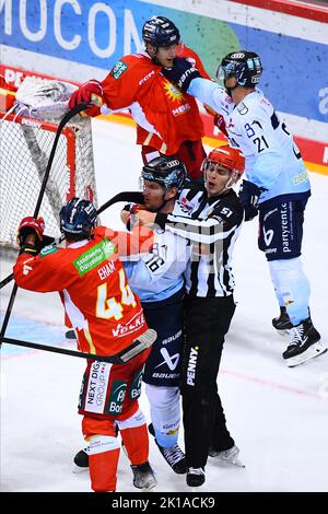 DÜSSELDORF, ALLEMAGNE - 16 SEPTEMBRE 2022 : match de hockey DEL Düsseldorfer EG - ERC Ingolstadt Banque D'Images