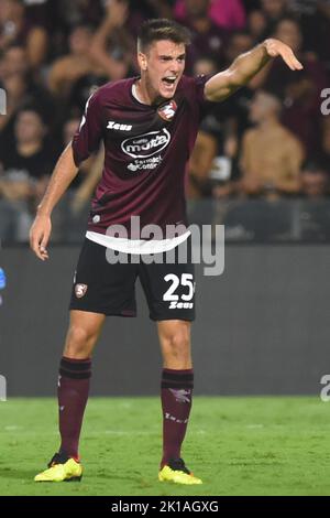 Salerno, Italie. 16th septembre 2022. Giulio Maggiore des Etats-Unis Salernitana se présente pendant la série Un match entre les Etats-Unis Salernitana 1919 et US Lecce au Stadio Arechi (photo par Agostino Gemito/Pacific Press) Credit: Pacific Press Media production Corp./Alay Live News Banque D'Images