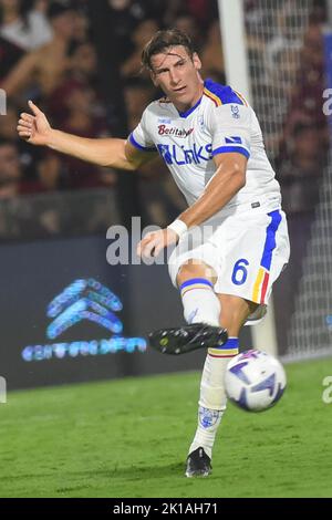 16 septembre 2022, Salerne, Italie: Federico Baschirotto des États-Unis Lecce en action pendant la série Un match entre les États-Unis Salernitana 1919 et US Lecce au Stadio Arechi (image de crédit: © Agostino Gemito/Pacific Press via ZUMA Press Wire) Credit: ZUMA Press, Inc./Alay Live News Banque D'Images