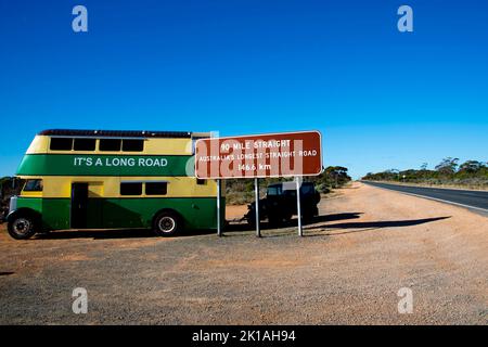 La plus longue route droite d'Australie Banque D'Images