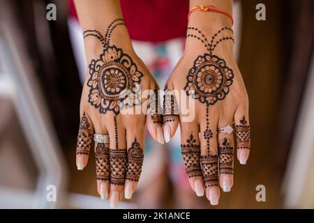 Mehendi Mehndi Sangeet cérémonie indienne de Tradition de mariage au Mamta Pool Safari Park Hotel and Casino Nairobi City County Banque D'Images