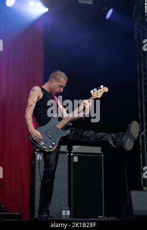 Le groupe de rock alternatif britannique Wolf Alice se produit au festival Tempelhof Sounds à Berlin, en Allemagne Banque D'Images