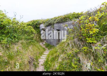 Ancien bunker de la guerre mondiale 2 sur la côte danoise à Hirtshals. Banque D'Images