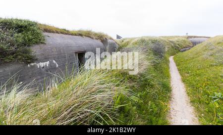 Ancien bunker de la guerre mondiale 2 sur la côte danoise à Hirtshals. Banque D'Images