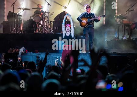 Las Vegas, États-Unis. 17th septembre 2022. Cage The Elephant se produit au Downtown Stage au cours du premier jour du festival de musique The Life is Beautiful, qui a lieu dans le centre-ville de Las Vegas, en Nevada, le 16 septembre 2022. (Photo par Alive Coverage/Sipa USA) crédit: SIPA USA/Alay Live News Banque D'Images