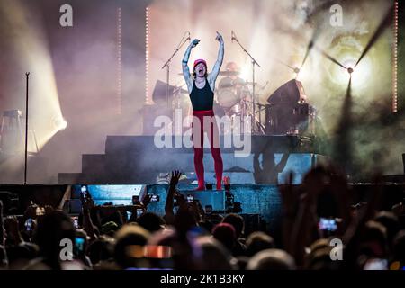 Las Vegas, États-Unis. 17th septembre 2022. Cage The Elephant se produit au Downtown Stage au cours du premier jour du festival de musique The Life is Beautiful, qui a lieu dans le centre-ville de Las Vegas, en Nevada, le 16 septembre 2022. (Photo par Alive Coverage/Sipa USA) crédit: SIPA USA/Alay Live News Banque D'Images