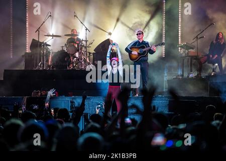 Las Vegas, États-Unis. 17th septembre 2022. Cage The Elephant se produit au Downtown Stage au cours du premier jour du festival de musique The Life is Beautiful, qui a lieu dans le centre-ville de Las Vegas, en Nevada, le 16 septembre 2022. (Photo par Alive Coverage/Sipa USA) crédit: SIPA USA/Alay Live News Banque D'Images