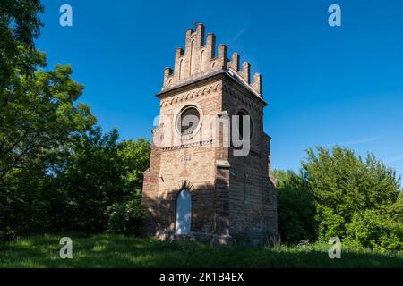 Le Beffroi sur la montagne Farska à Ciechanów, Pologne. Architecture de style néo-gothique de 1889. Banque D'Images