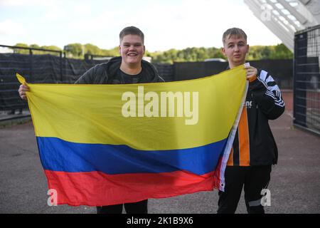 Les supporters de Hull City attendent le bus de l'écurie au Swansea.com Stadium pendant le match de championnat Sky Bet Swansea City vs Hull City au Swansea.com Stadium, Swansea, Royaume-Uni, 17th septembre 2022 (photo de Mike Jones/News Images) Banque D'Images