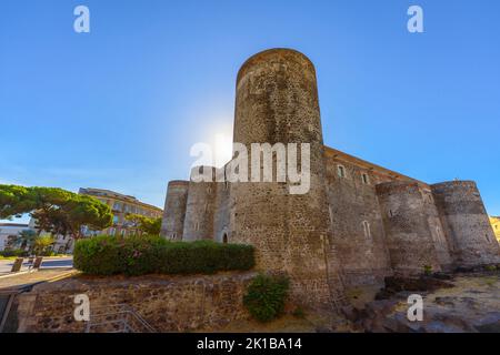 Château Castello Ursino, bâtiment médiéval situé dans la ville de Catane, sicile, Italie Banque D'Images