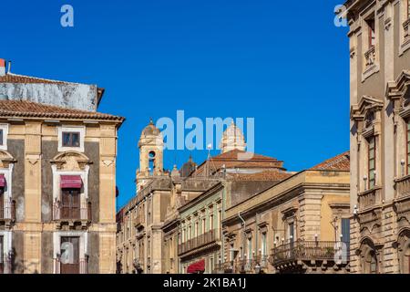 Paysage urbain avec de vieux bâtiments à Catane, Sicile Banque D'Images