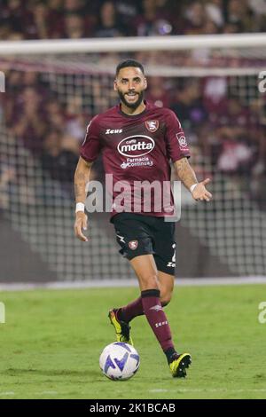 Dylan Bronn, le défenseur tunisien de Salerntana, contrôle le ballon lors du match de football de la série A entre Salerntana et Lecce au stade Arechi de Salerne, dans le sud de l'Italie, sur 16 septembre 2021. Banque D'Images