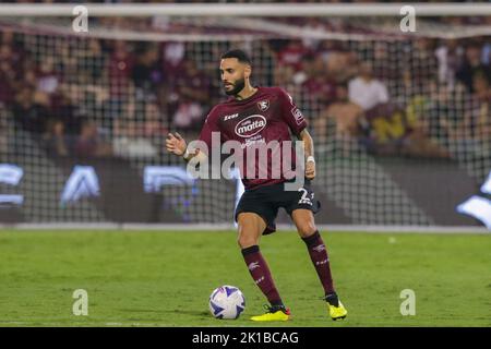 Dylan Bronn, le défenseur tunisien de Salerntana, contrôle le ballon lors du match de football de la série A entre Salerntana et Lecce au stade Arechi de Salerne, dans le sud de l'Italie, sur 16 septembre 2021. Banque D'Images