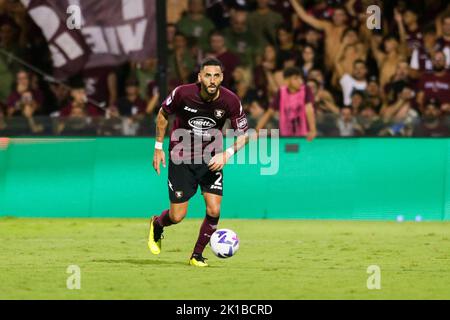 Dylan Bronn, le défenseur tunisien de Salerntana, contrôle le ballon lors du match de football de la série A entre Salerntana et Lecce au stade Arechi de Salerne, dans le sud de l'Italie, sur 16 septembre 2021. Banque D'Images