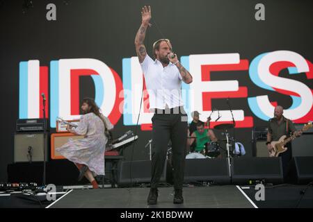 Le groupe britannique de post-punk Idles se produit au festival Tempelhof Sounds à Berlin, en Allemagne Banque D'Images